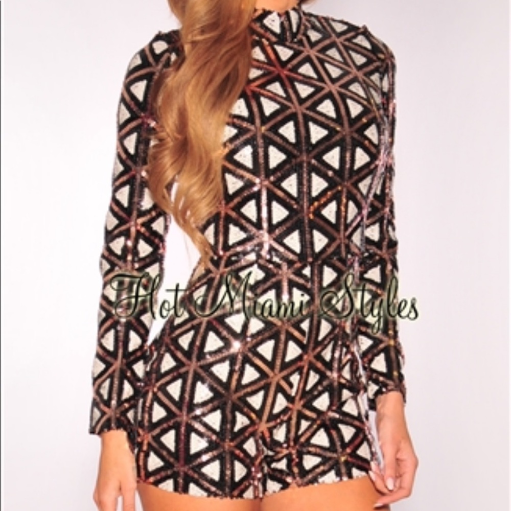 NWT Gorgeous sequin romper size large(8)